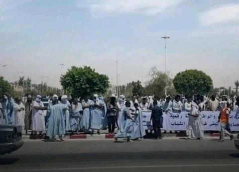 11-03-2026 07:48 - Sit-in devant le parlement contre les taxes sur les téléphones