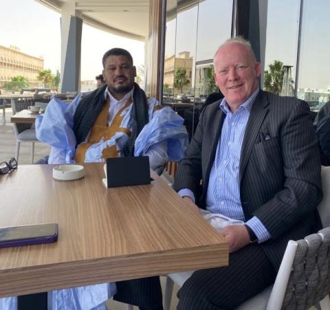 وزير إيرلندي سابق يشيد بأخلاق الموريتانيين من خلال تجربة شخصية مؤثرة